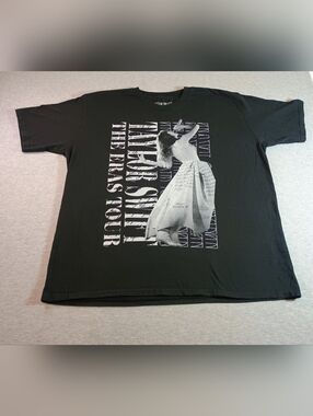 Taylor Swift Women's Size XXL Black Graphic Concert Tee with Monochrome Print